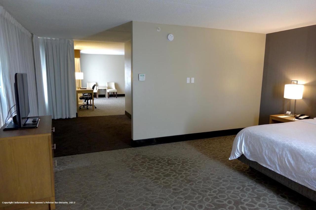 Holiday Inn Express & Suites Oshawa Downtown - Toronto Area By Ihg Extérieur photo